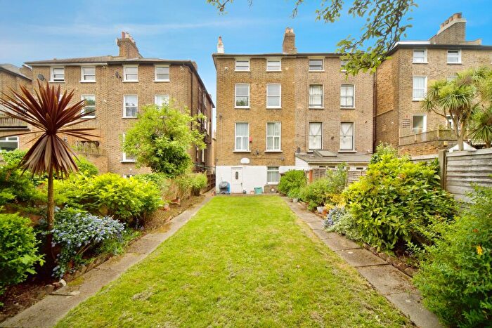 4 Bedroom Flat For Sale In Fordwych Road, London, NW2