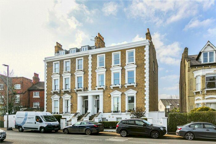 2 Bedroom Flat To Rent In St. James's Drive, London, Wandsworth, SW17