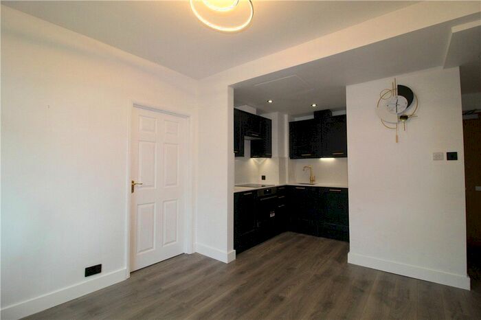 2 Bedroom Flat To Rent In Barclay Road, Croydon, CR0