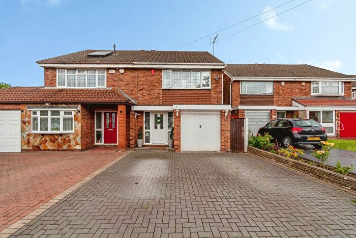 3 Bedroom Semi Detached House For Sale In Stourmore Close, Willenhall, West Midlands, WV12
