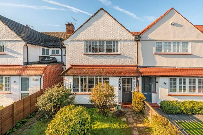 3 Bedroom Property To Rent In Warren Avenue, Richmond, TW10