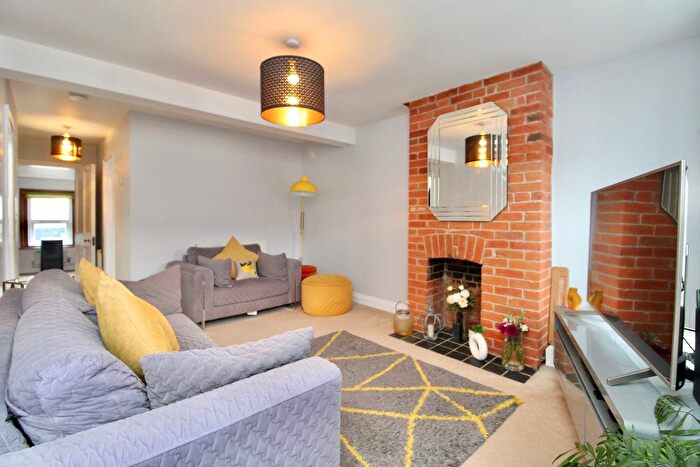 1 Bedroom Flat For Sale In South Street, Pennington, Lymington, SO41