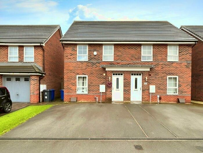 3 Bedroom House To Rent In Popular Mews, Doncaster, South Yorkshire, DN4