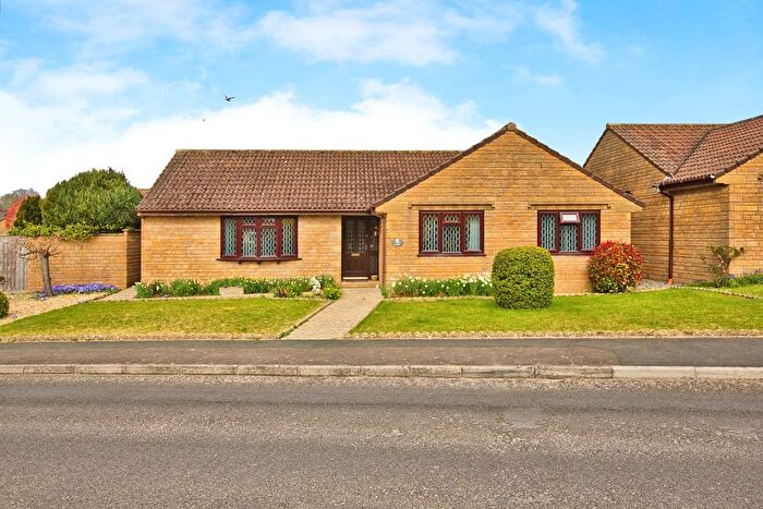 3 Bedroom Detached Bungalow For Sale In Ashlands Road, Crewkerne, TA18