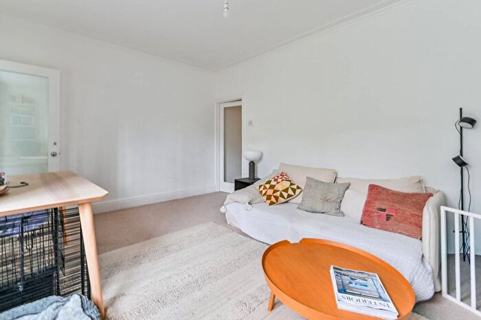 1 Bedroom Flat To Rent In Queen Margarets Grove, Mildmay, London, N1