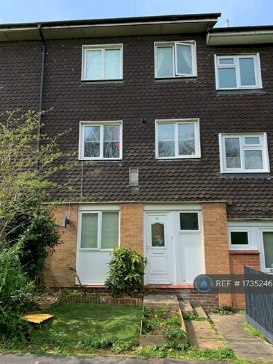 4 Bedroom Terraced House To Rent In Selby Walk, Basingstoke, RG24
