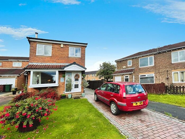 3 Bedroom Detached House For Sale In Lochy Road Bradford, BD6