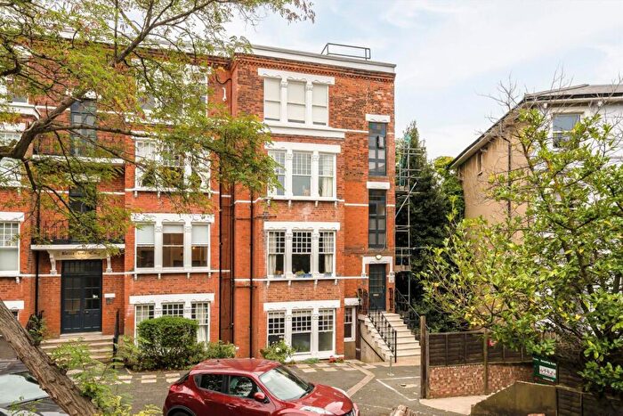 2 Bedroom Flat For Sale In Devonshire Road, Honor Oak, SE23