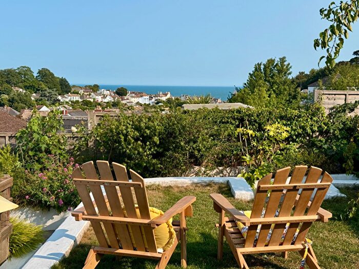 4 Bedroom Bungalow For Sale In Buckeridge Road, Teignmouth, TQ14