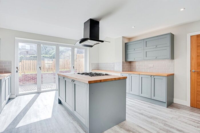 4 Bedroom Detached House For Sale In Wakefield Road, Normanton, WF6