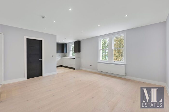 3 Bedroom Flat To Rent In Priory Road, South Hampstead, NW6