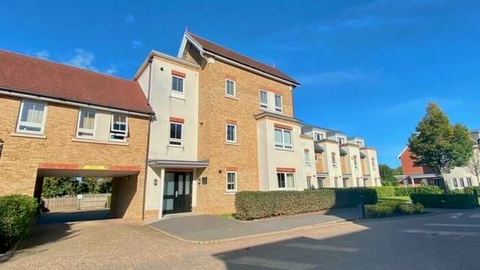 2 Bedroom Apartment To Rent In Kingfisher Drive, Maidenhead, SL6