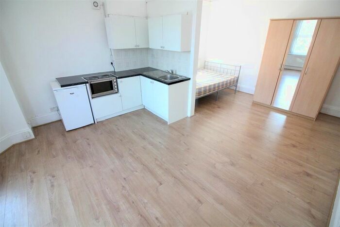 Studio To Rent In Madeley Road, London, W5