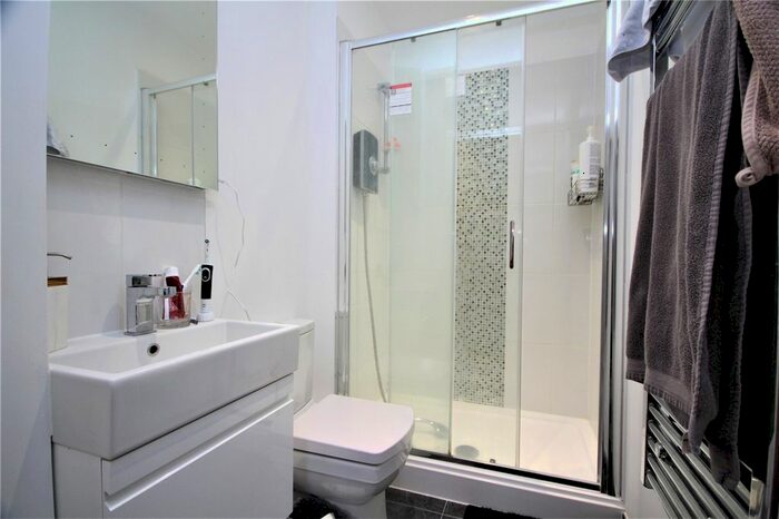 2 Bedroom Flat To Rent In The Causeway, Goring-By-Sea, Worthing, West Sussex BN12