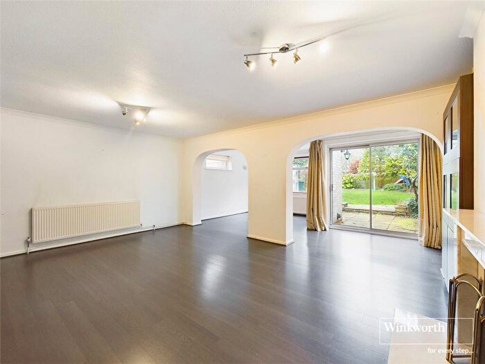 4 Bedroom Semi-Detached House To Rent In Venetia Close, Emmer Green, Reading, Berkshire, RG4