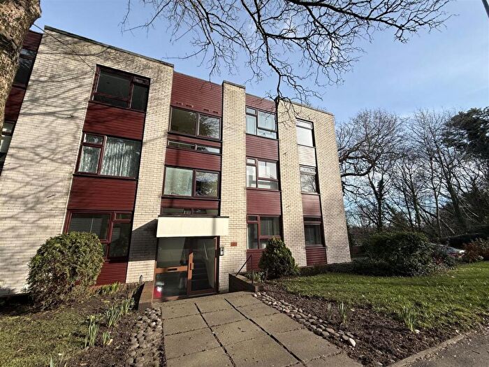 2 Bedroom Apartment For Sale In The Mount, Cardiff Road, Llandaff, CF5