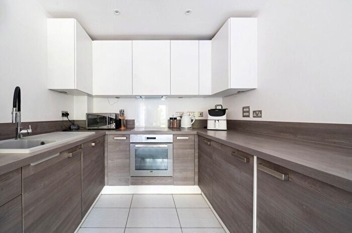 1 Bedroom Flat For Sale In Cardew Court, Crowthorne Road, Bracknell, RG12