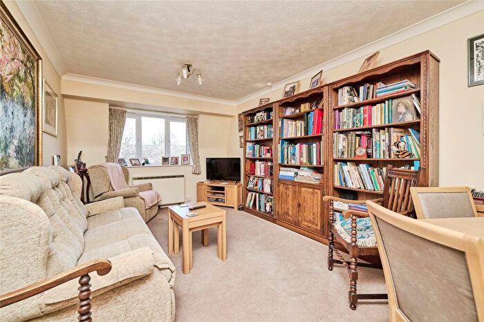 2 Bedroom Apartment For Sale In The Chestnuts (Huntingdon), Godmanchester, PE29