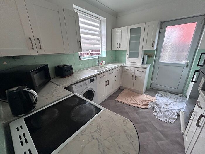 2 Bedroom Semi Detached Bungalow To Rent In Wigmore Lane, Luton, LU2