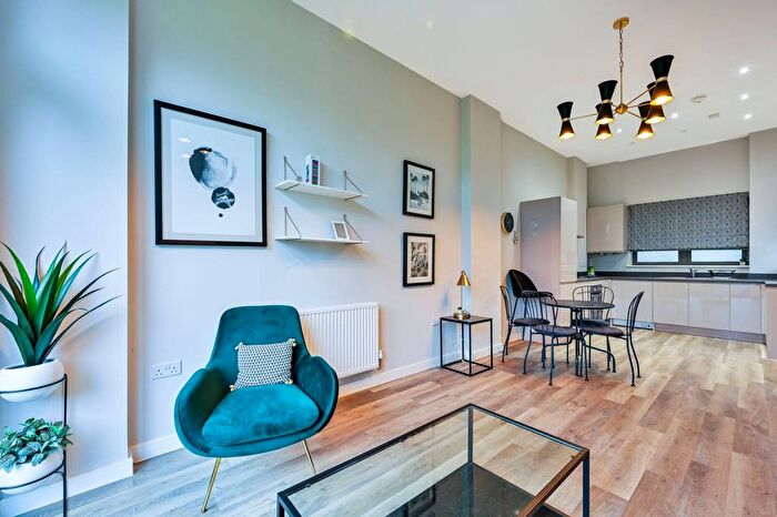 2 Bedroom Flat To Rent In Wey Corner, Walnut Tree Close, Guildford, GU1