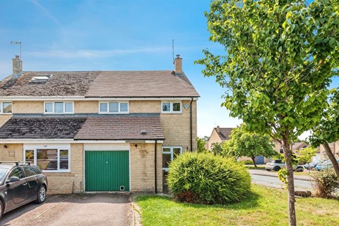 4 Bedroom Semi-Detached House For Sale In Blakes Avenue, Witney, OX28