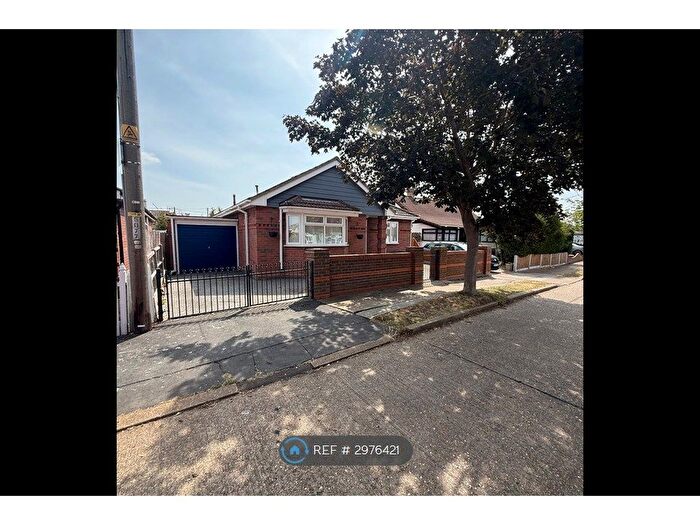 3 Bedroom Bungalow To Rent In Avon Road, Canvey Island, SS8