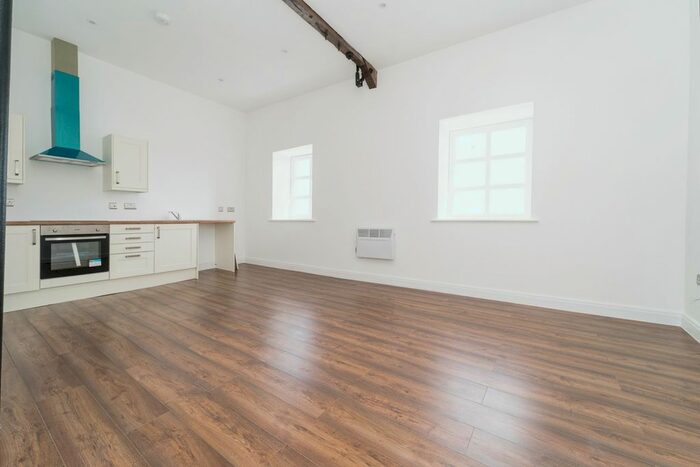 2 Bedroom Flat To Rent In Healey Wood Road, Burnley, Lancashire, BB11