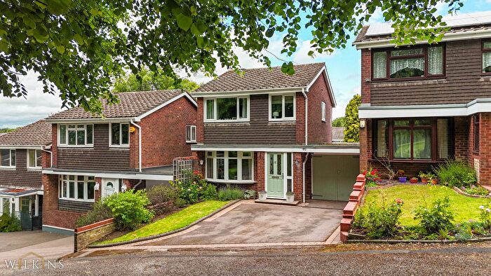 3 Bedroom Link Detached House For Sale In Grassholme, Wilnecote, Tamworth, Staffordshire, B77
