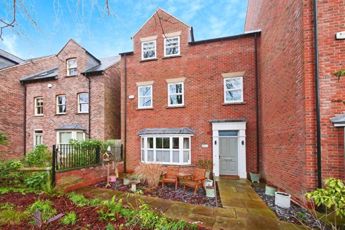 4 Bedroom End Of Terrace House For Sale In Penleys Grove Street, York, YO31