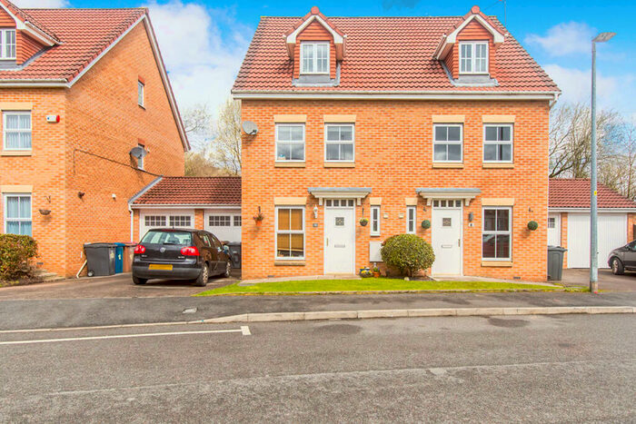 3 Bedroom Semi-Detached House To Rent In Lawndale Drive, Worsley, Manchester, M28