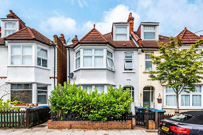 2 Bedroom Flat To Rent In Claremont Avenue, New Malden, KT3