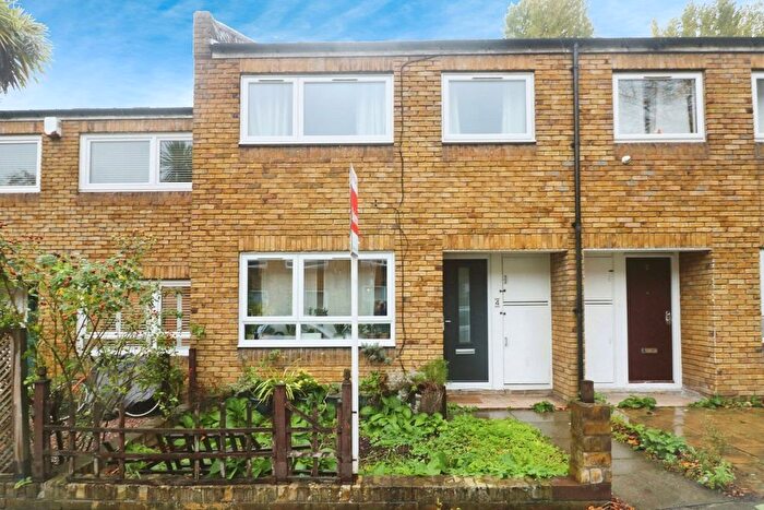 3 Bedroom Terraced House For Sale In Bartholomew Close, London, SW18