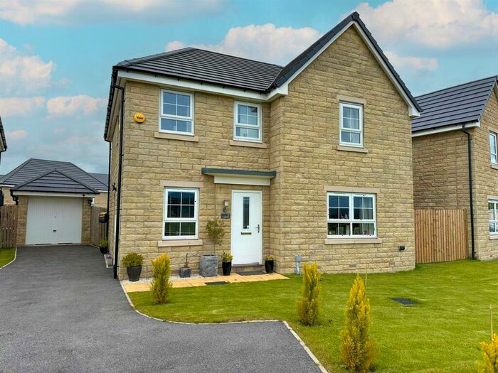 4 Bedroom Detached House For Sale In Lampkin Chase, Silsden, BD20