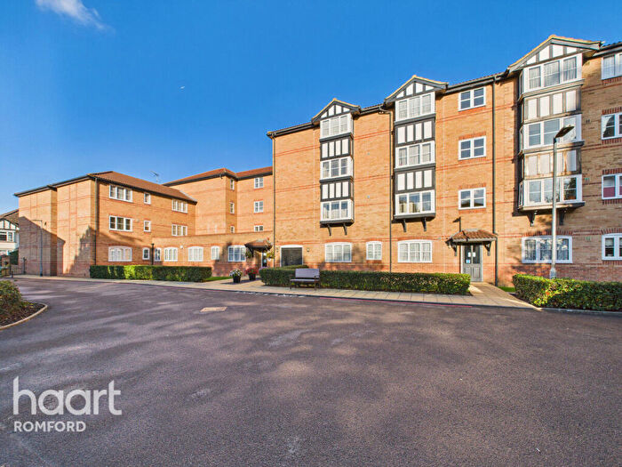 1 Bedroom Retirement Property For Sale In Regarth Avenue, Romford, RM1