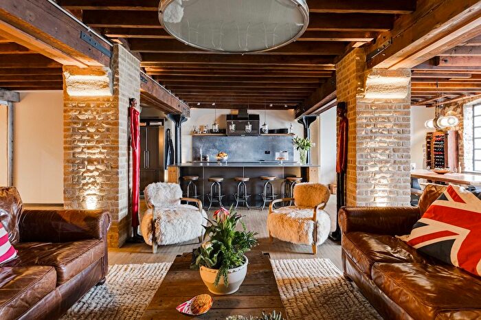 2 Bedroom Flat To Rent In Wapping Wall, London, E1W