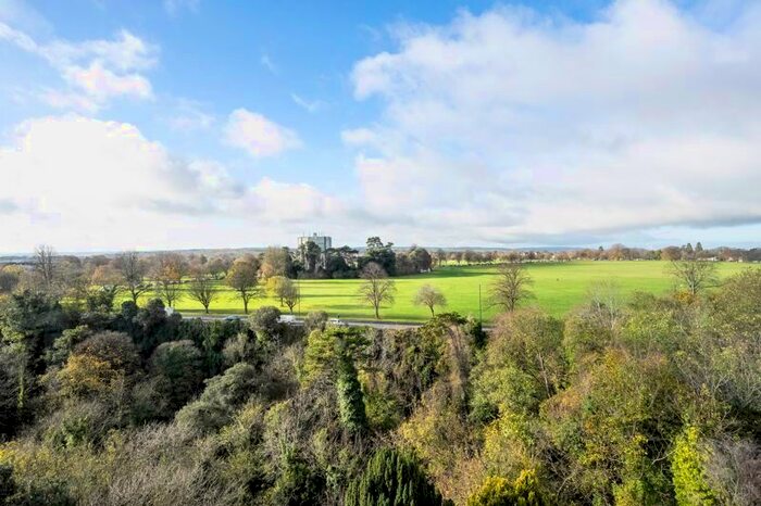 2 Bedroom Flat For Sale In Durdham Park, Bristol, BS6