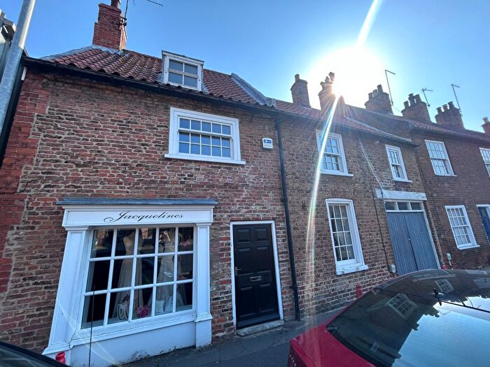 2 Bedroom Flat To Rent In New Walkergate, Beverley, East Yorkshire, HU17