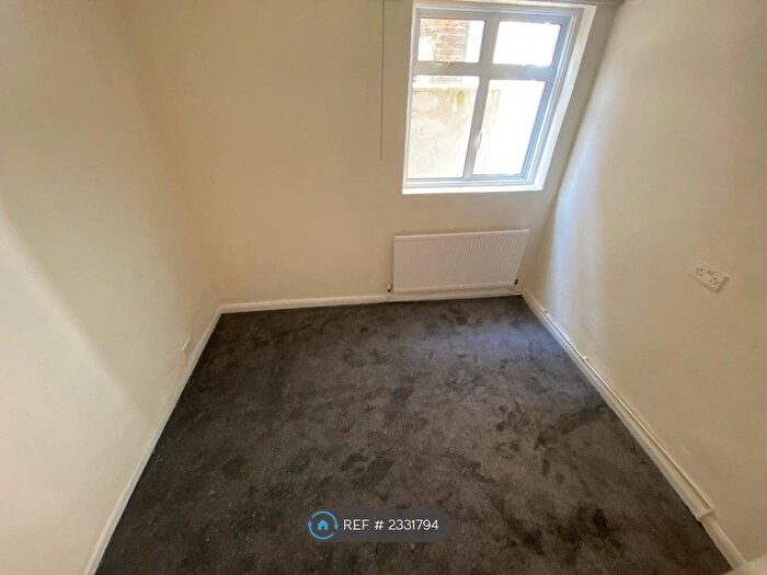 2 Bedroom Flat To Rent In East Ham, London, E6