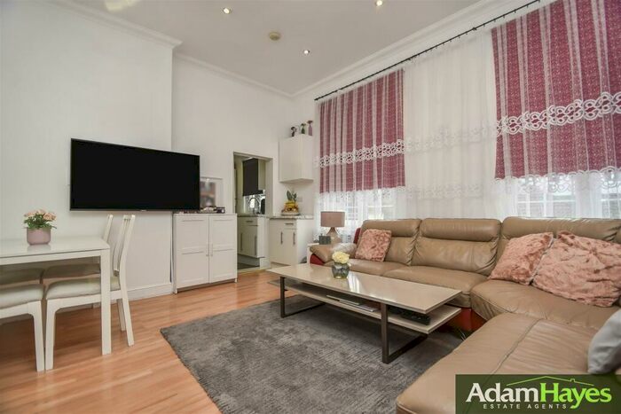 3 Bedroom Apartment To Rent In Colney Hatch Lane, Muswell Hill, N10