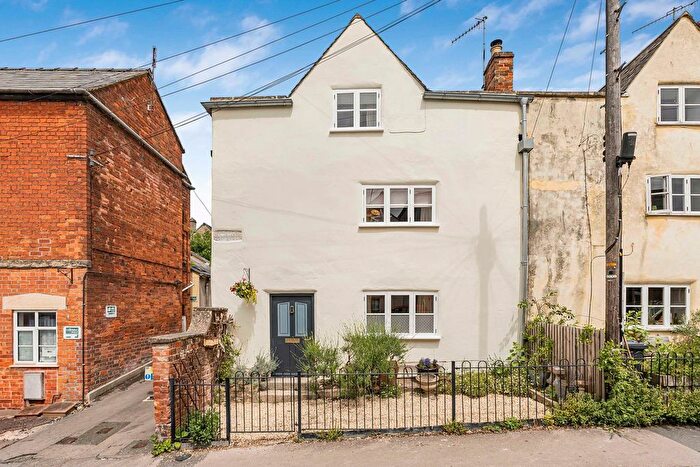3 Bedroom Terraced House For Sale In Middle Street, Stroud, GL5