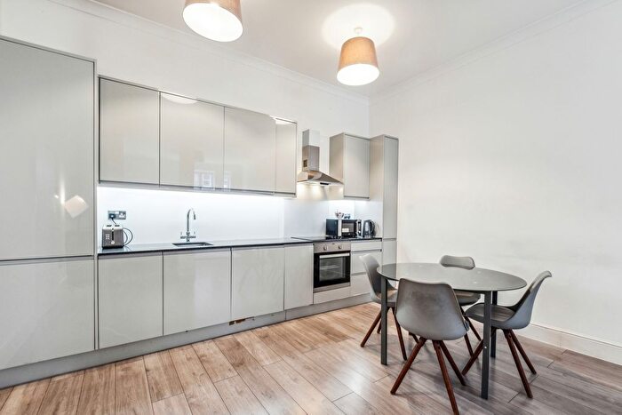 2 Bedroom Flat To Rent In Kensington High Street, High Street Kensington, W8