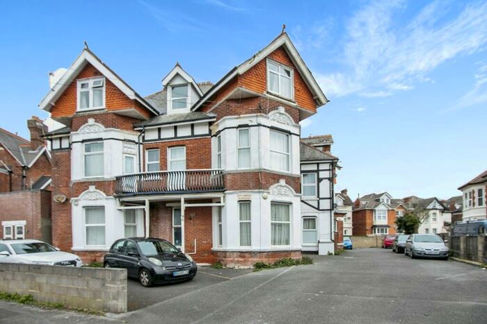 3 Bedroom Flat To Rent In Horace Road, Bournemouth, BH5