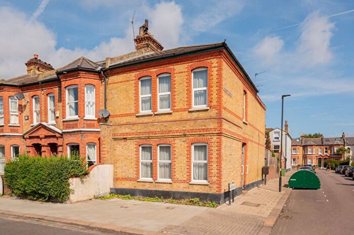 3 Bedroom End Of Terrace House For Sale In Thornbury Road, Brixton Hill, London, SW2
