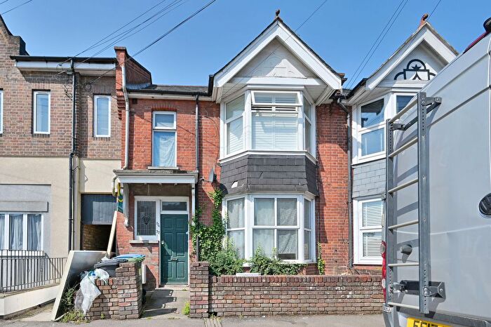 1 Bedroom Flat To Rent In Gammons Lane, Watford, WD24