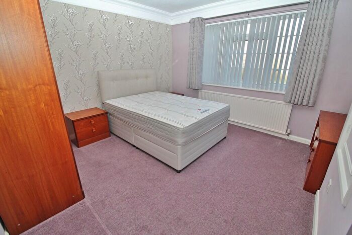 2 Bedroom Detached Bungalow For Sale In Chestnut Avenue, Bedhampton, PO9