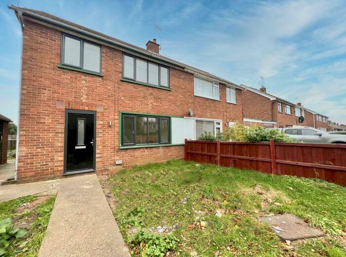 3 Bedroom Semi-Detached House To Rent In Hillary Close, Ipswich, IP4