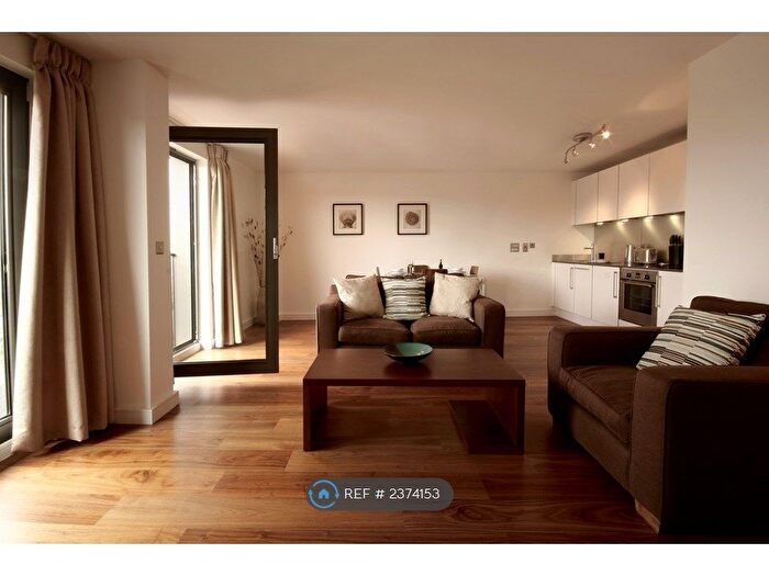 2 Bedroom Flat To Rent In High Street, Slough, SL1