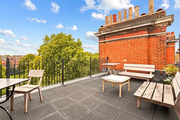 3 Bedroom Flat To Rent In Cadogan Square, Knightsbridge, SW1X