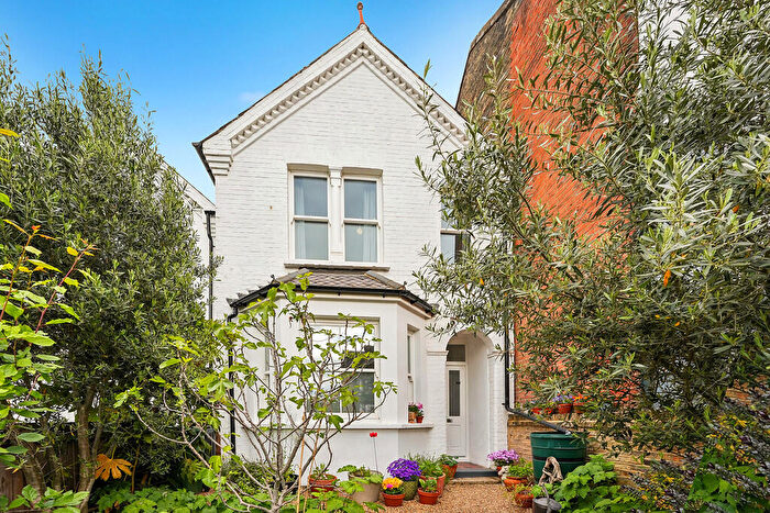 3 Bedroom Detached House For Sale In Richmond Road, Kingston Upon Thames, KT2