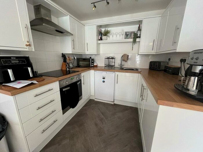 2 Bedroom Flat To Rent In Warwick Road, Kenilworth, CV8